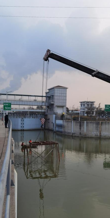 徐州蔺家坝复线船闸上下游护坦加固改造工程进展顺利